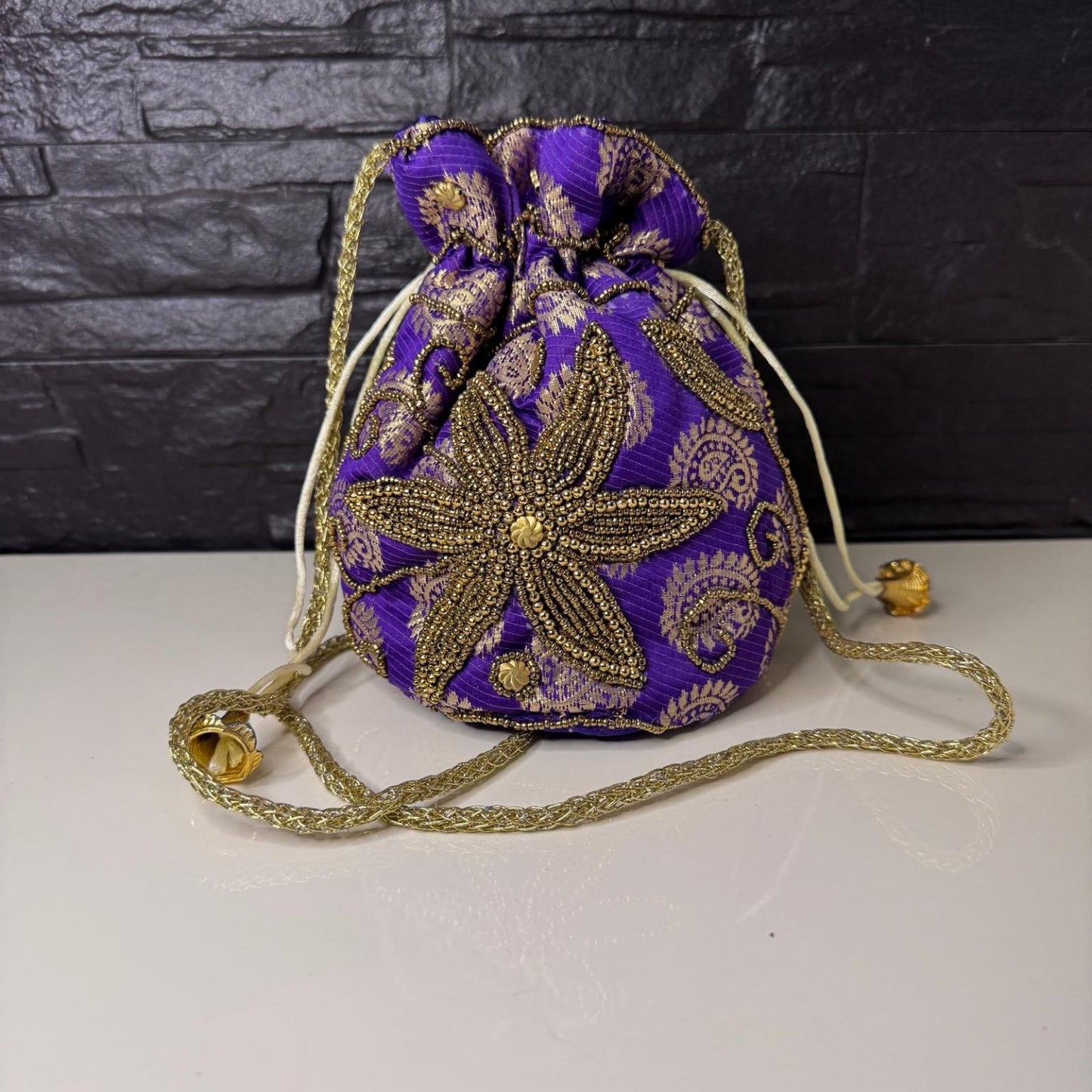 Bombonera abalorios morado